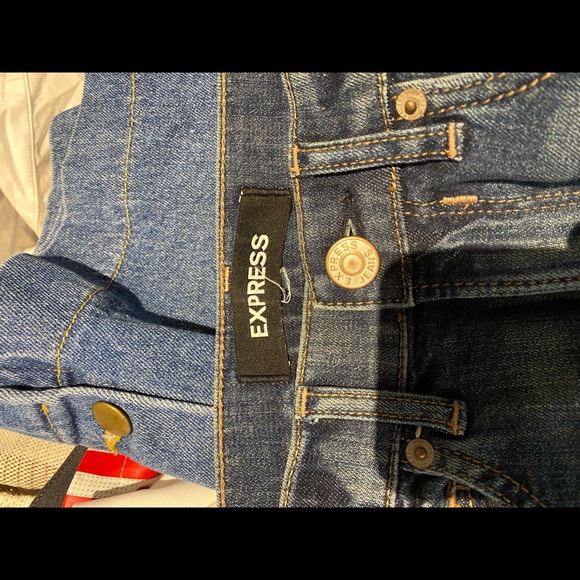 Denim skirt with flower embroidery - Picture 2 of 2